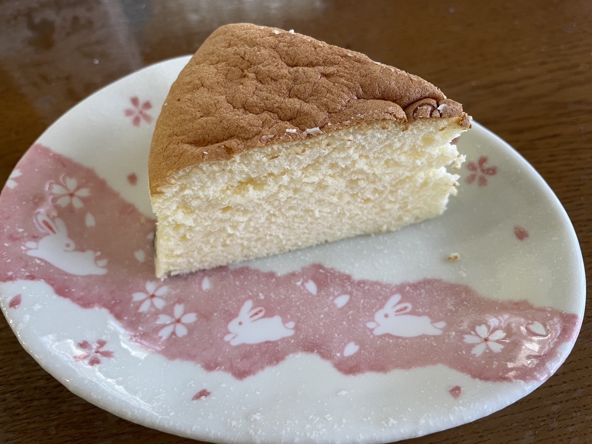 りくろーおじさんのチーズケーキに激似な津市の人気パン屋さん「アミーゴ」のチーズケーキ