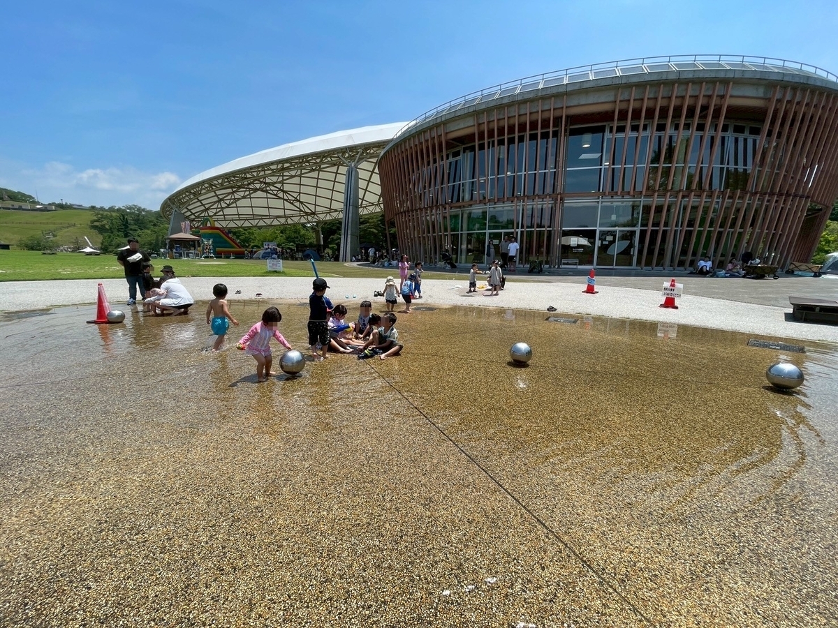 子どもの遊び場｜室内無料遊び場も水遊びもできる豊田市の鞍ヶ池公園