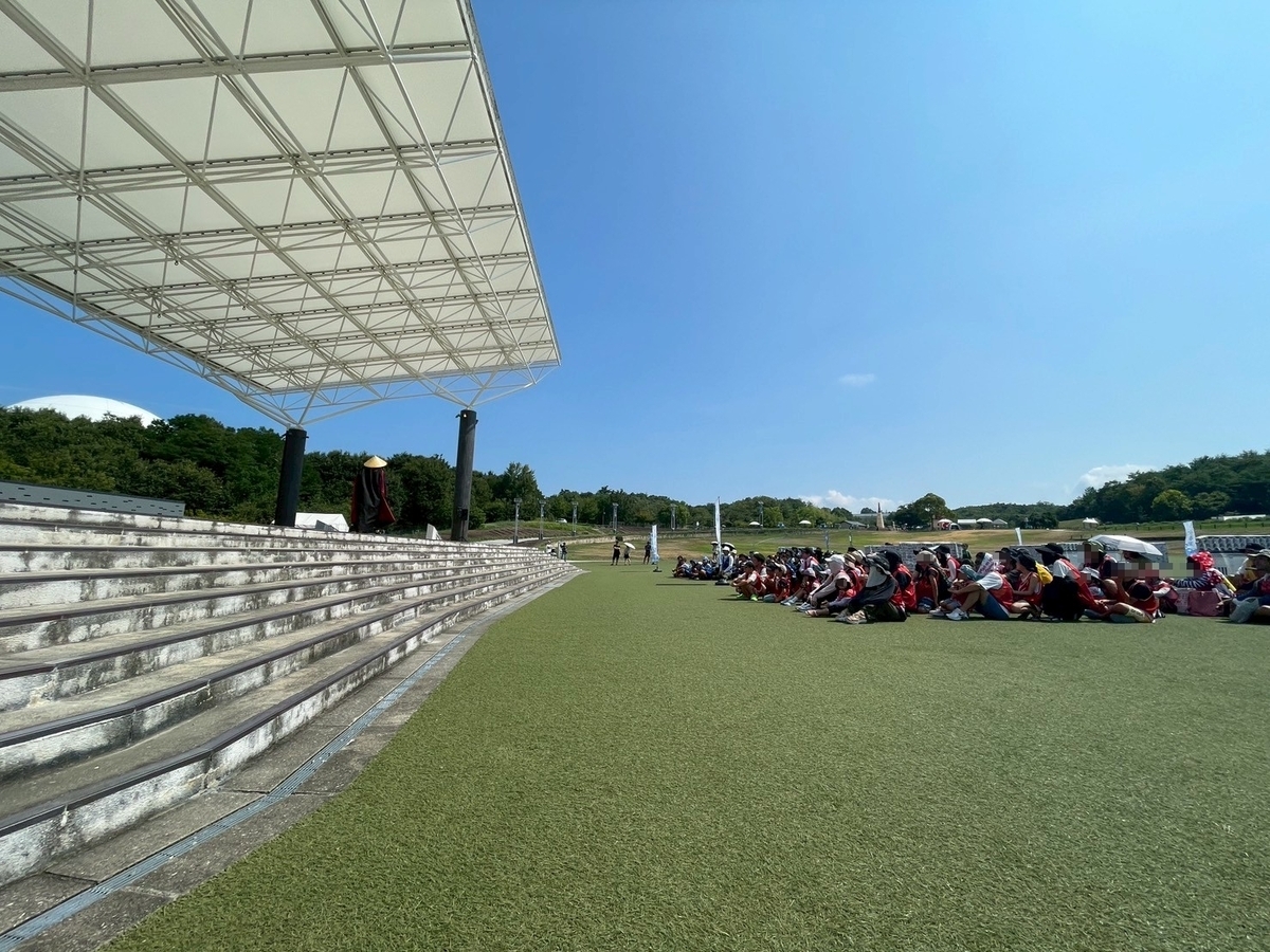 愛・地球博記念公園モリコロパークで行われたびしょ濡れ水遊びイベント「水合戦」のルール説明