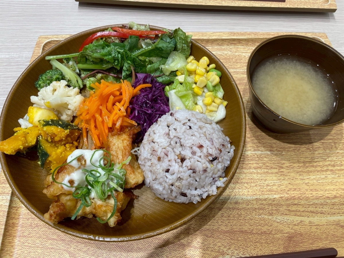 子連れランチ｜ららぽーと安城のフードコートにある鳥〇食堂とタニタカフェのコラボ店のタニタカフェ定食