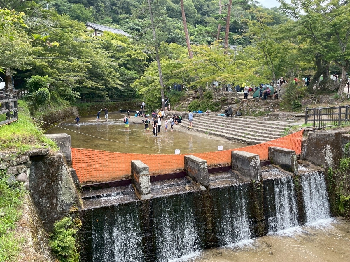 子どもの遊び場｜愛知県瀬戸市にある愛知高原国定公園・岩屋堂公園内にある天然プール（じゃぶじゃぶ池）