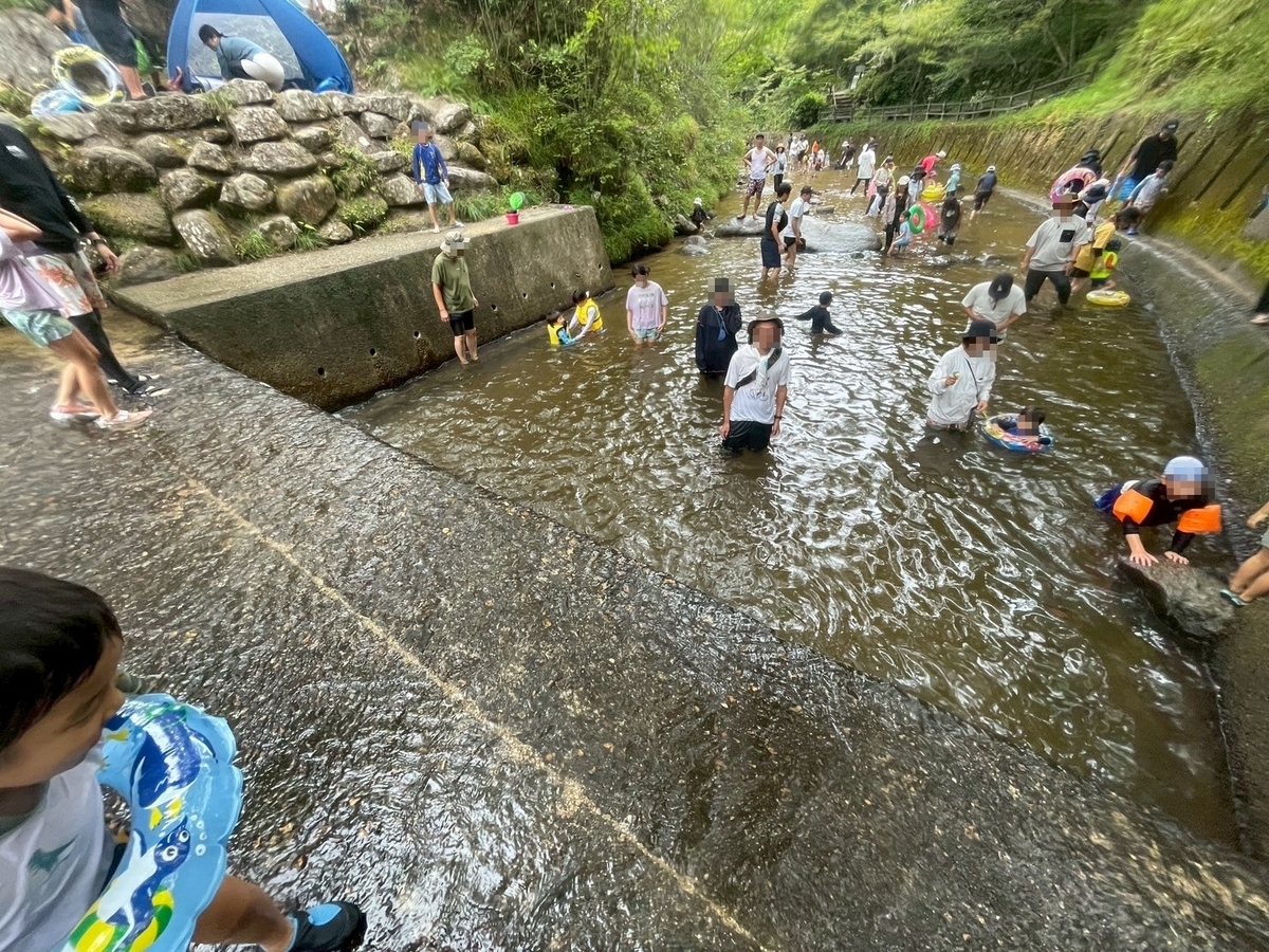 子どもの遊び場｜愛知県瀬戸市にある愛知高原国定公園・岩屋堂公園内にある天然プール（じゃぶじゃぶ池）