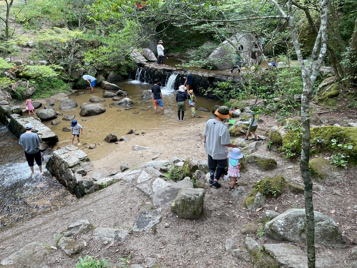 子どもの遊び場｜愛知県瀬戸市にある愛知高原国定公園・岩屋堂公園内にある天然プール（じゃぶじゃぶ池）と紅橋