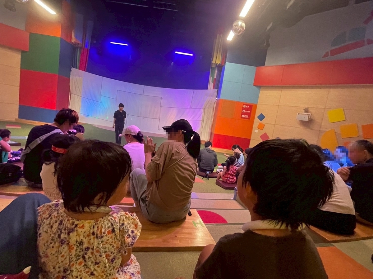 水かけパレードが人気の夏の名古屋アンパンマンこどもミュージアム体験記｜やなせたかし劇場センター最後列からの見え方