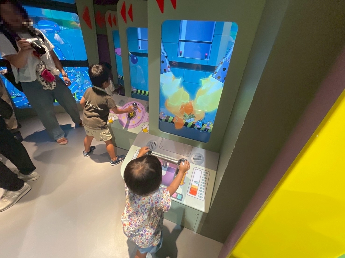 水かけパレードが人気の夏の名古屋アンパンマンこどもミュージアム体験記｜ばいきんめか工場