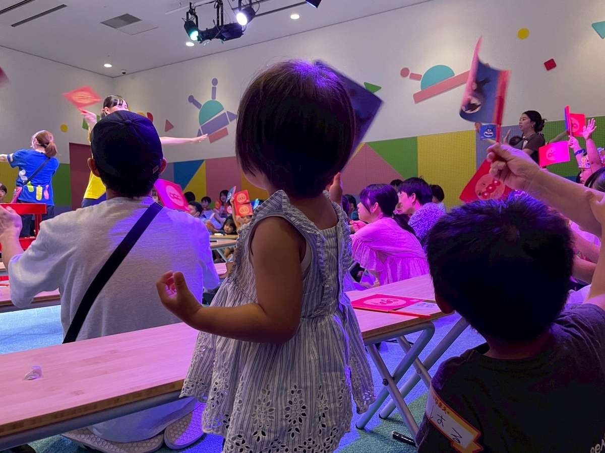 横浜家族旅行2025｜子どもに大人気のみなとみらいにある室内遊び場「横浜アンパンマンこどもミュージアム」の工作教室
