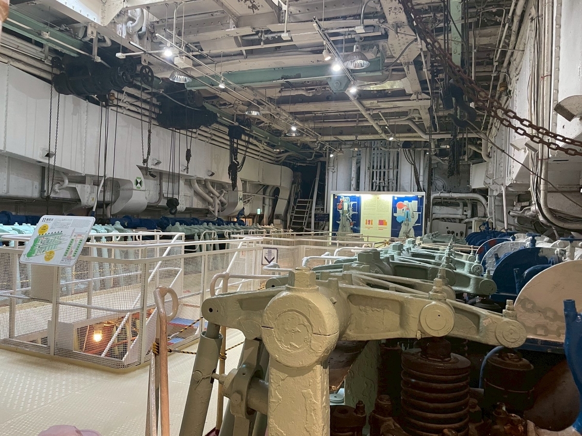 横浜家族旅行2025｜山下公園に停泊する海に浮かぶ文化遺産「日本郵船氷川丸」の機関室