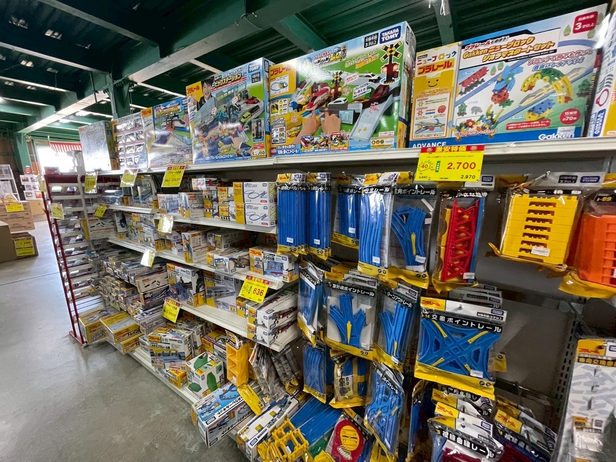 春日井市にあるおもちゃが激安の問屋さん「おもちゃ屋さんの倉庫」のプラレール各種