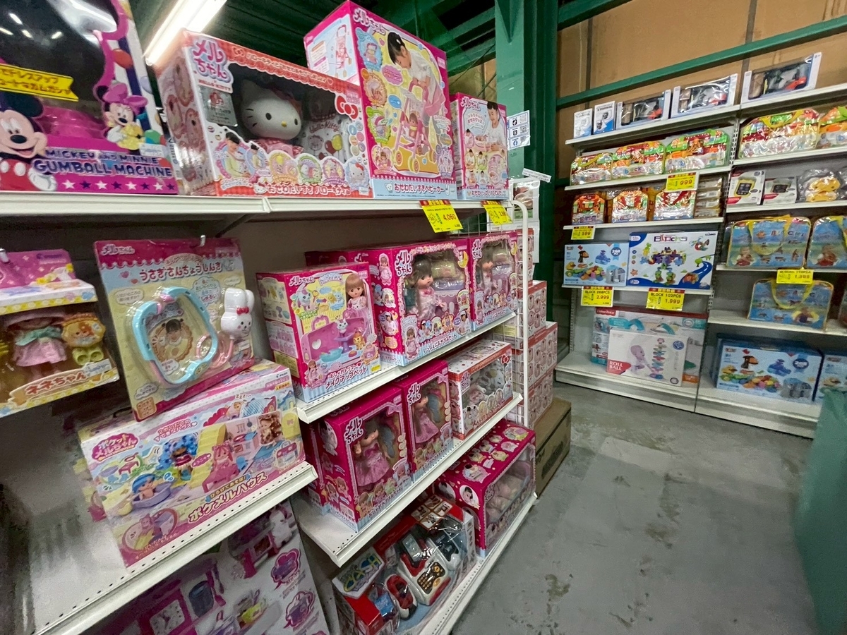 春日井市にあるおもちゃが激安の問屋さん「おもちゃ屋さんの倉庫」のメルちゃん