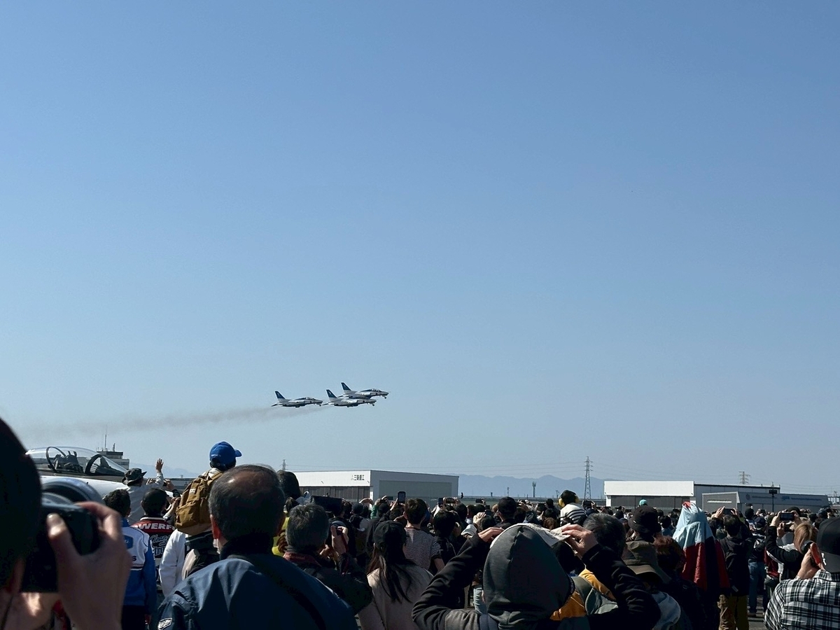 航空自衛隊小牧基地航空祭2026｜ブルーインパルスが飛び立つところ