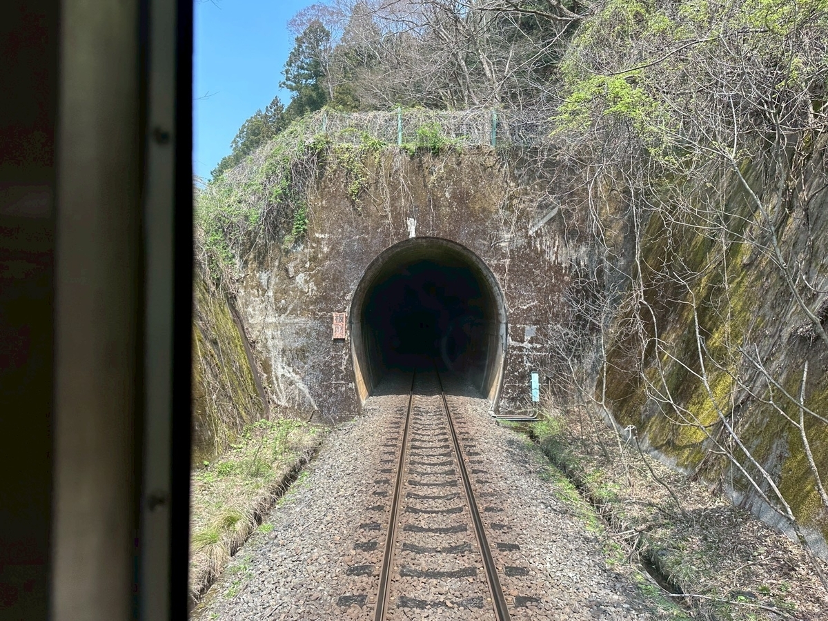 子どもとおでかけ｜大垣駅から垂水駅までをつなぐ樽見鉄道の樽見駅を出てすぐのトンネル