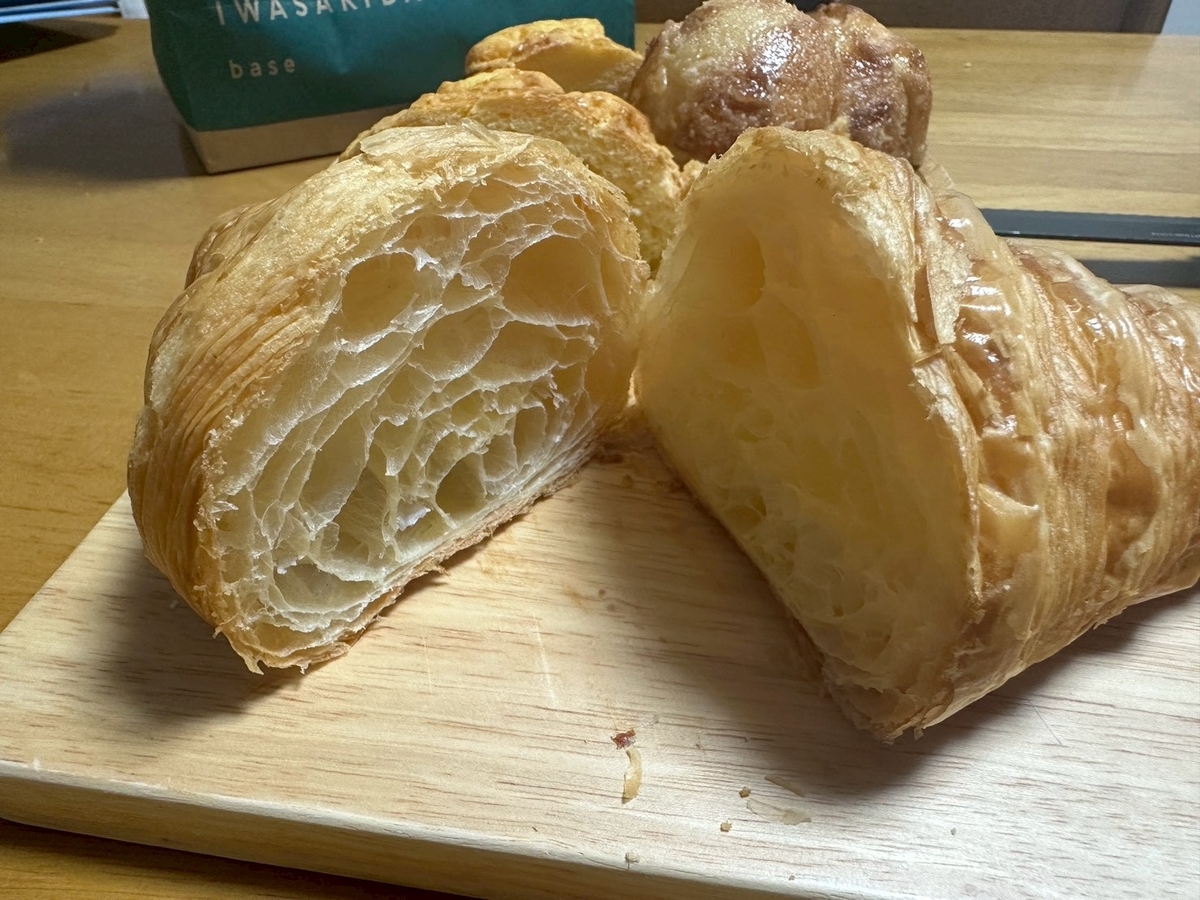 日進市｜道の駅マチテラス日進にある人気のパン屋さんBREAD IWASAKIDAI baseのクロワッサン