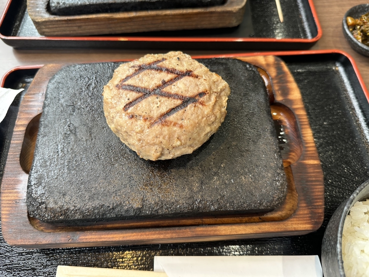半田市｜あみやき亭系列の感動の肉と米半田店の粗びきハンバーグ