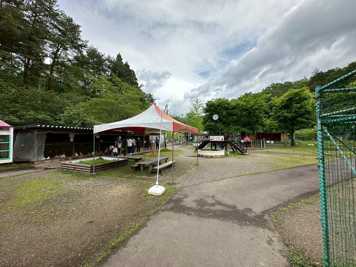 子どもとおでかけ|京都府福知山市にある「三段池RAVIHOUSE動物園」の園内の様子