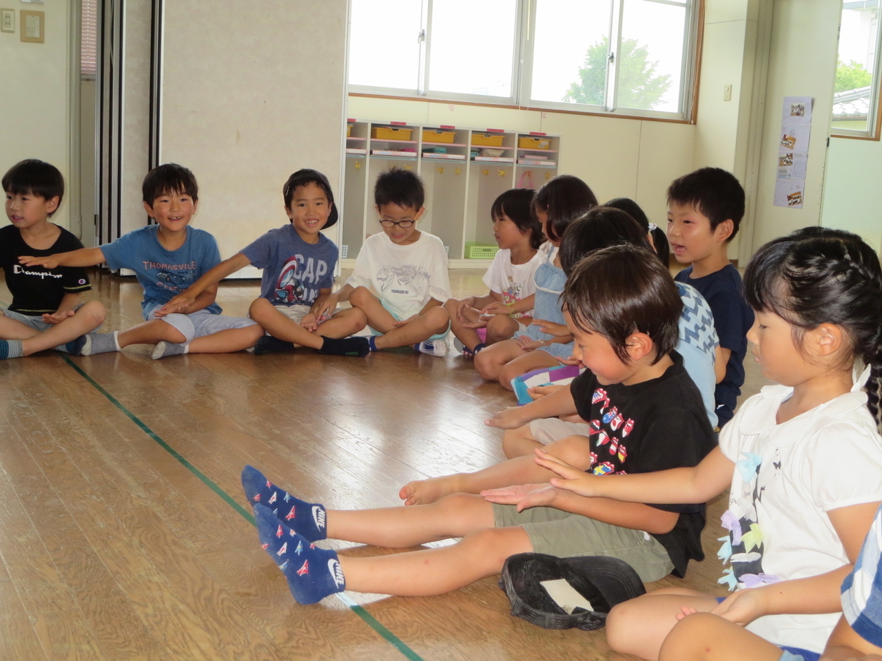 卒園アルバム渡し - 明治幼稚園 職員ブログ