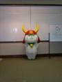 走ってったと思ったら。直立！