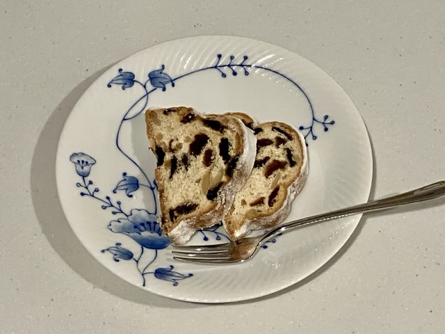 ベルリンのスーパー「EDEKA」で購入したバターシュトレン（Butter Stollen）のミニサイズ