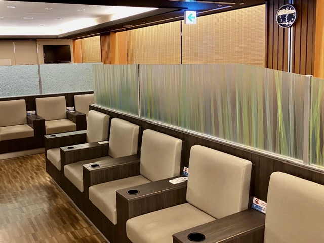 成田空港カードラウンジ「IASS EXECUTIVE LOUNGE 1」の落ち着いた室内