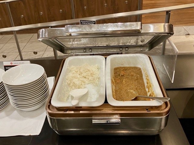 ターキッシュラウンジのビュッフェにあるカレーライス