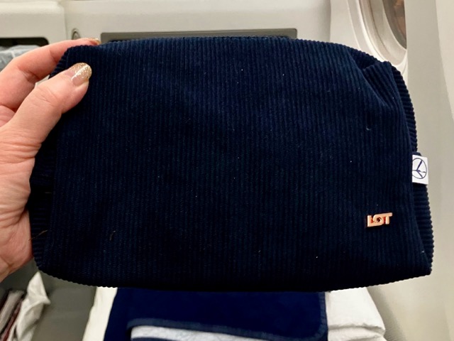 LOTポーランド航空のネイビーのコーデュロイ生地アメニティポーチ