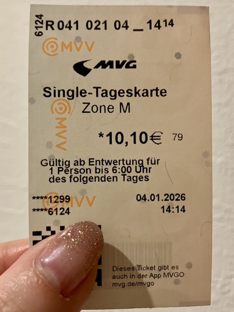 ミュンヘンの公共交通機関で使える1日券（1人用・ゾーンM）のチケット。€10.10で、打刻から翌日午前6時まで有効