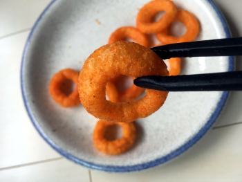 おやつトングでスマホ操作もスナック菓子もなお菓子好きの悩みを解決 男40代の秘密基地