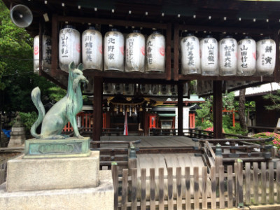 お稲荷さん 舞殿前のお稲荷さんの画像