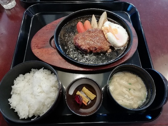 和風ハンバーグ目玉焼き付き