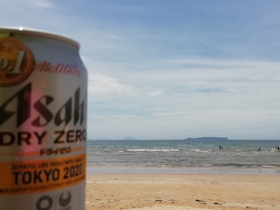 ノンアルコール　ビール　海　砂浜　写真　画像　おいしい　波　テント