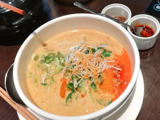 中津留　担々麺　写真　画像　ランチ