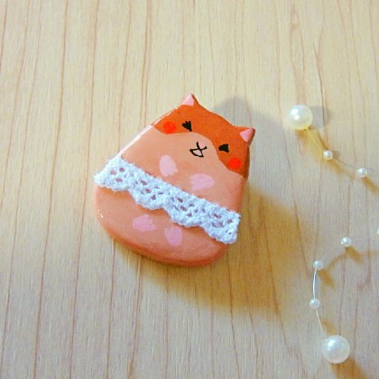 ハンドメイド　クリーマ　手作り　かわいい　粘土　アクセサリー　ブローチ　ハムスター　レース　お母さん　粘土アクセサリー　写真　画像