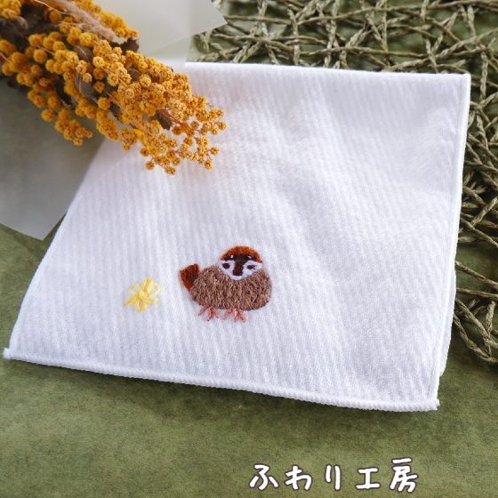 すずめ　刺繍　ハンカチ　ハンドメイド　写真　画像