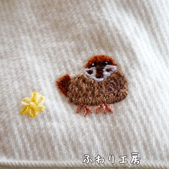 すずめ　刺繍　ハンカチ　ハンドメイド　写真　画像