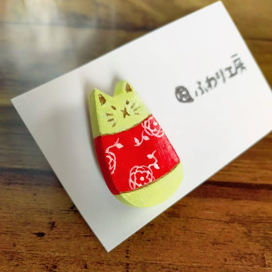 猫　ハンドメイド　画像　写真　オーブン陶土　贈り物　minne　Creema　北欧　ブローチ　ふわり工房