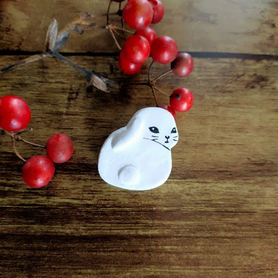 垂れ耳白うさぎのブローチ作りました（ハンドメイド） - ハンドメイド
