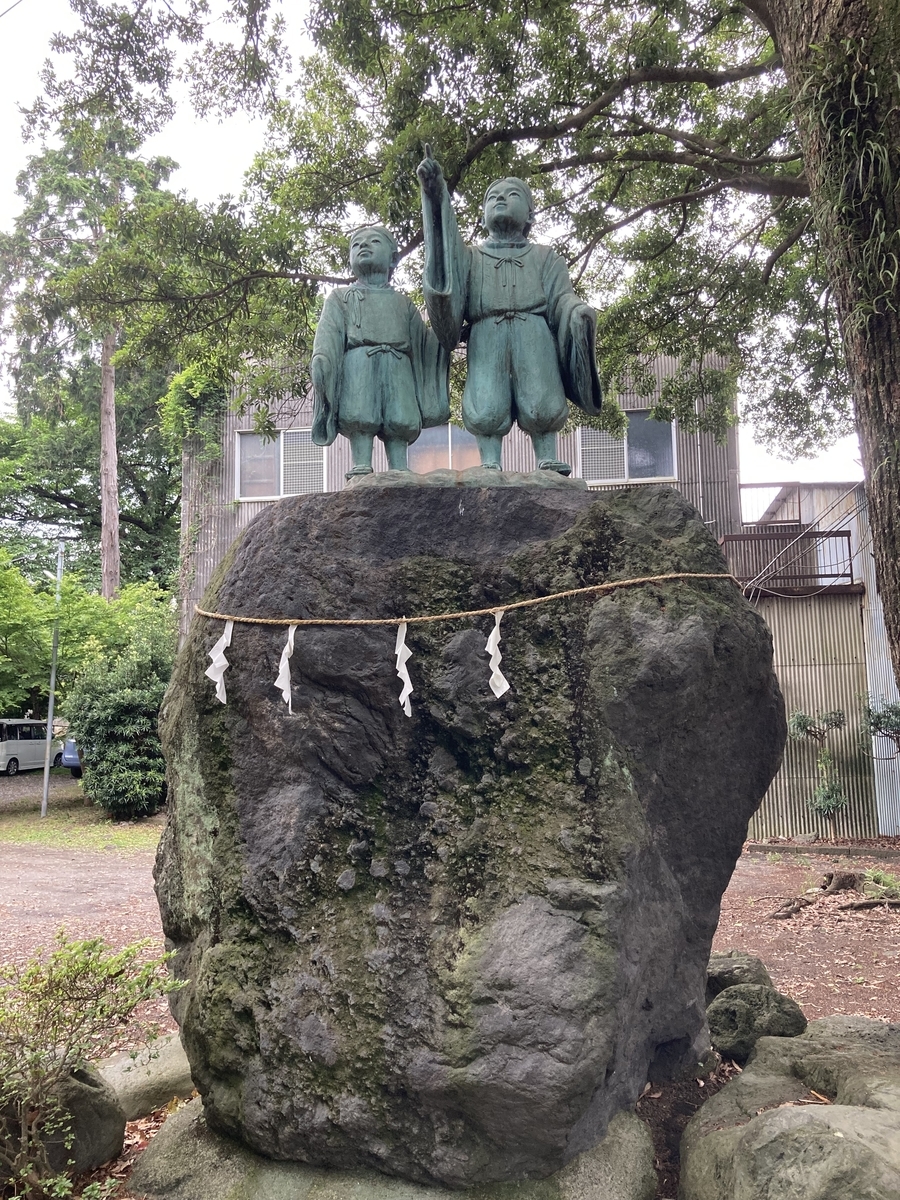 曽我八幡宮・曽我兄弟幼少像