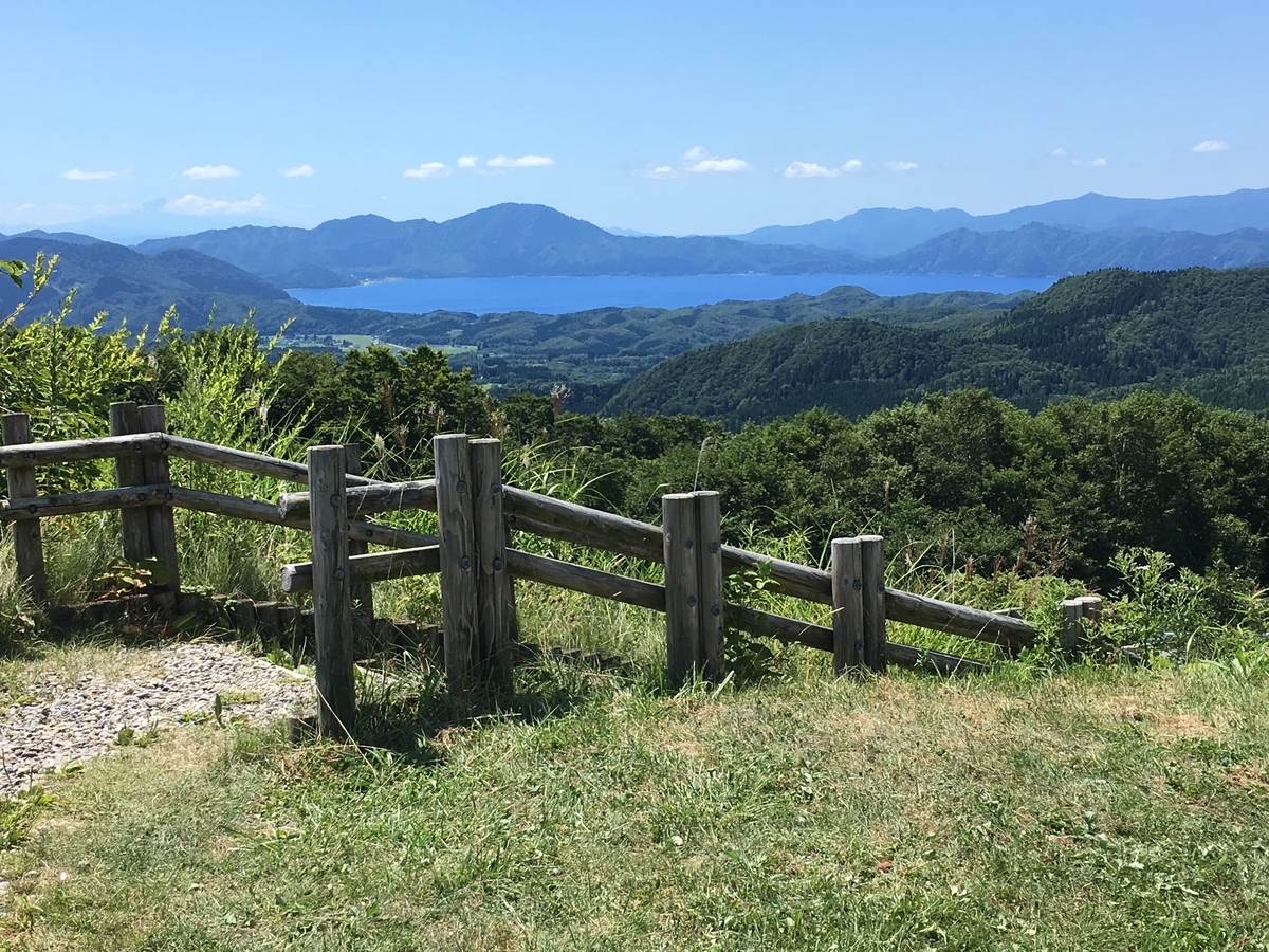田沢高原温泉から望む田沢湖