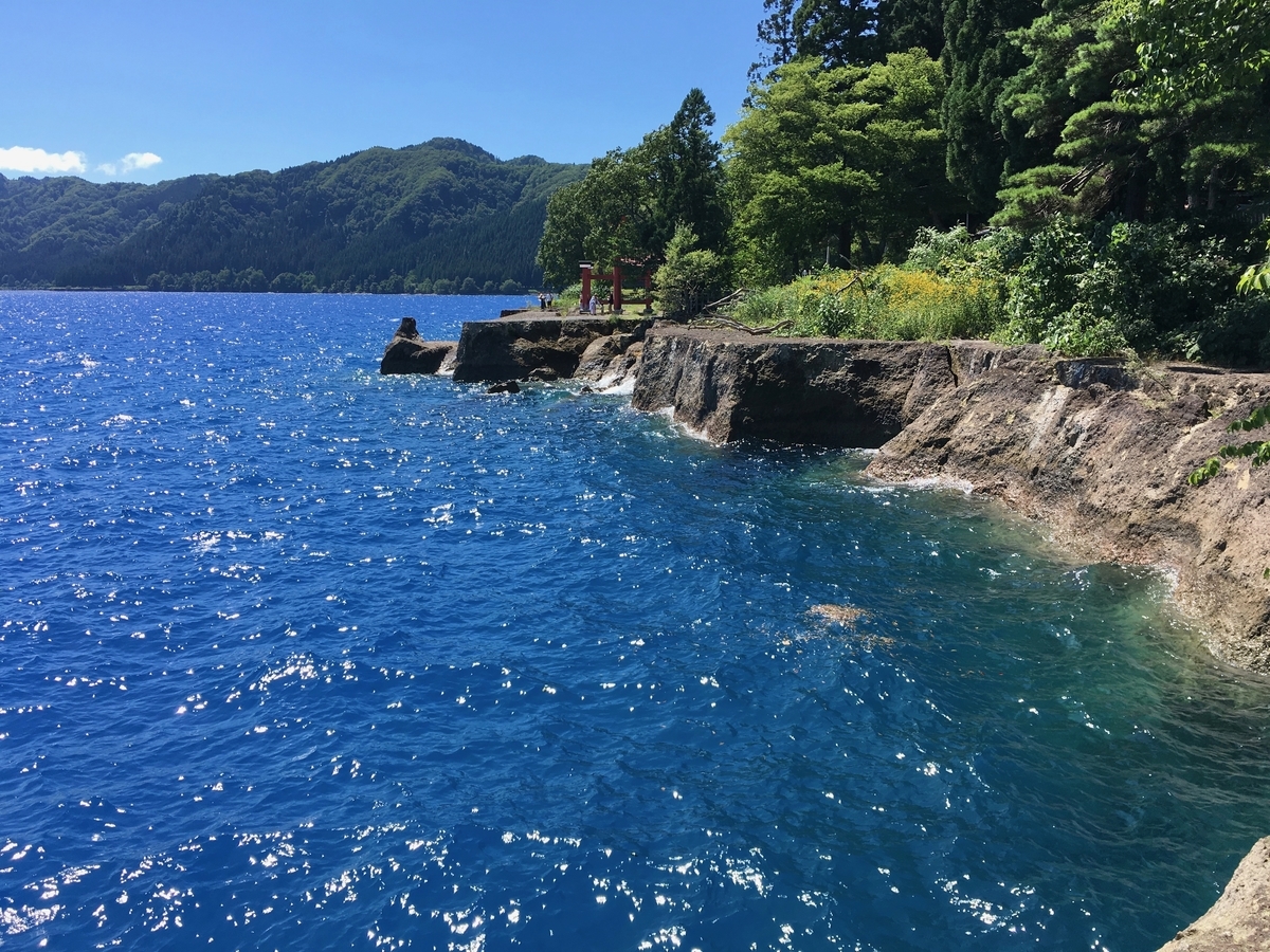 御座石神社付近の田沢湖