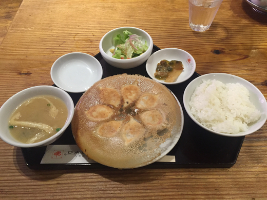 Dalian 大通り沿いだからと侮ってはいけない羽根つき餃子 今日の横浜中華街ランチ Funny Rain Sweet Breathing