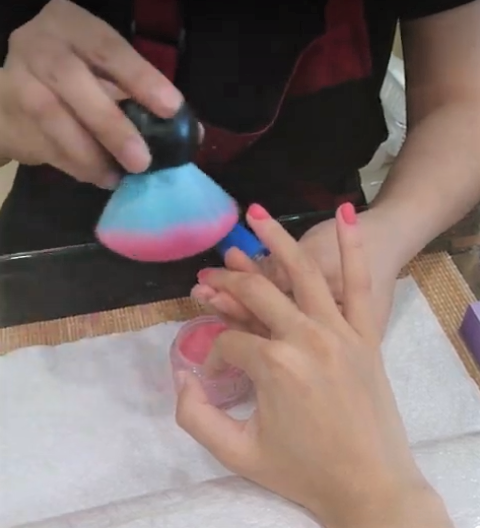 アメリカで流行 ディップパウダーネイルって何 ジェルはもう古い メリ子のニューヨーク生活