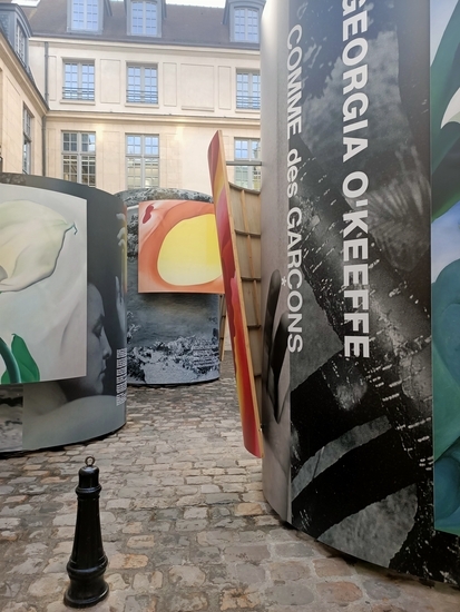 川久保玲（Comme des Gar&ccedil;ons）パリ・マレ地区の Dover Street Market Paris（DSMP）