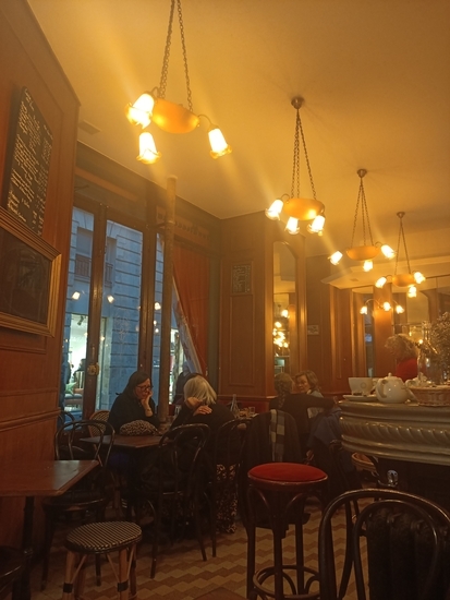 バー・ドゥ・ムラン店内