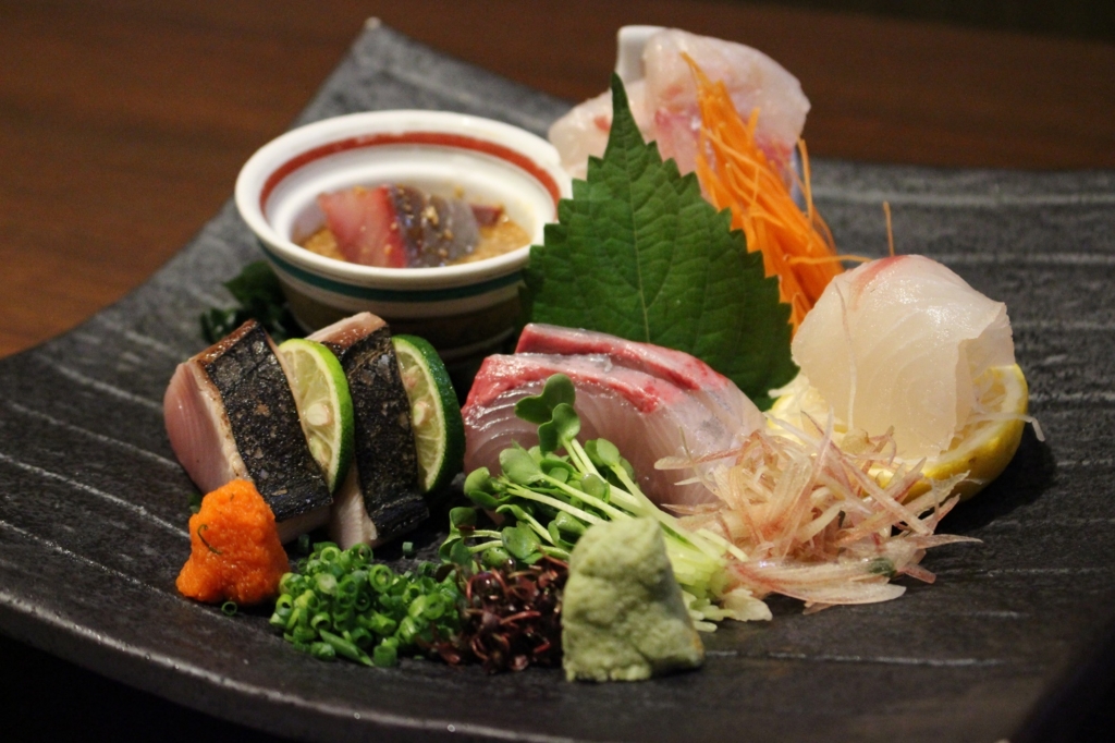 透き通ったイカ 刺身で食べるサバ 福岡のうまい魚を腹いっぱい味わい尽くせ 福岡 大名 メシ通 ホットペッパーグルメ