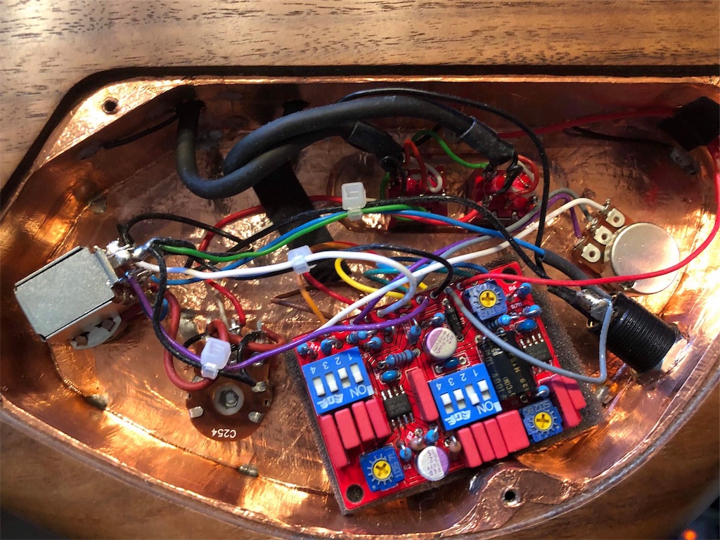 ベース HUMPBACK ENGINEERING 2x2 Guitar Shop Barchie's / HUMPBACK ENGINEERING 2x2