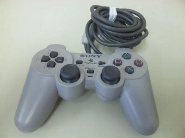 ｐｓコントローラーの歴史 ｐｓ ｐｓ４までの進化を紹介 外見じゃなく中身の進化が凄い ゲーマーmexissのセーブデータ