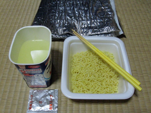 袋麺を鍋やレンジを使わず調理する方法 スネップ仙人が毒吐くよ