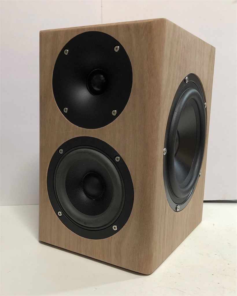 エンクロージャーの組み立て | ウェーブガイドを使ったデスクトップ