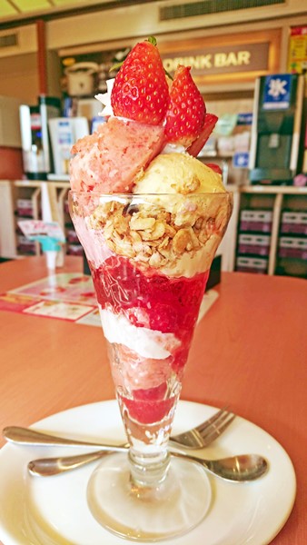 Denny'sとちおとめザ・サンデー