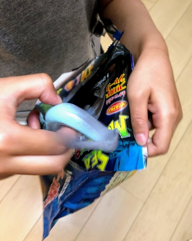 ディアゴスティーニより 暗やみで光る シーモンスターズ Co 食玩か オモチャがメインか 気になる謎商品 みあぽん Miapom