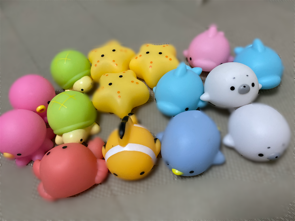 光る ぷかぴか海のおともだち をたくさんお風呂に浮かべると幻想的な入浴が体験できる みあぽん 日常を遊ぶログ